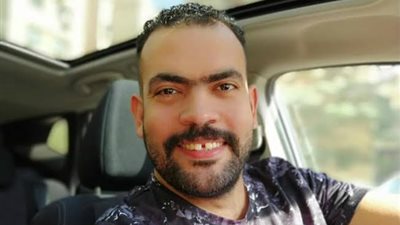 خالد عليش يعلن خضوع والده لعملية جراحية ويوجه الشكر لزوجته
