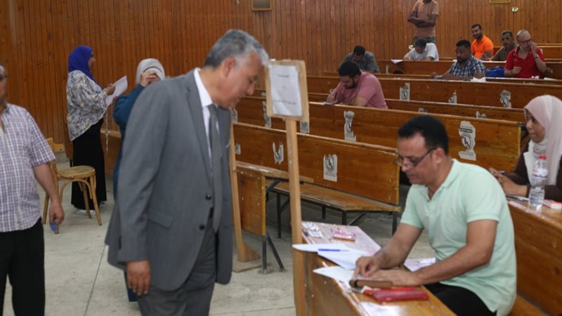 رئيس جامعة جنوب الوادى