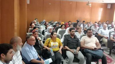 وكيل صحة أسيوط يجتمع مع أطباء مستشفيات الصدر والحميات