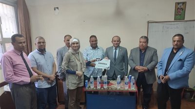 الاتحاد الشبابي لدعم مصر يكرم طالبة حاصلة على منحة دراسية أمريكية في الفيزياء 