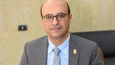 بعد تعيينه عميداً لكلية الحقوق بأسيوط.. من هو الدكتور دويب حسين صابر؟ 