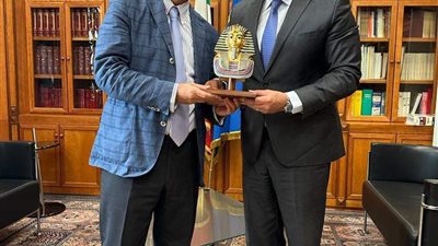 خلال زيارته لروما.. وزير الصحة يلتقي بنظيره الإيطالي 