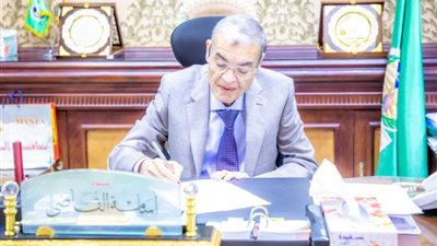 مواطن يتعدي على نائب رئيس مدينة سمالوط بالمنيا.. لهذه الأسباب