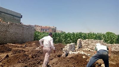 إزالة 8 حالات خلال حملات إزالة التعديات بقريتى قلوصنا والعزيمة بالمنيا 