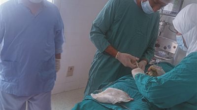مستشفى القوصية المركزي بأسيوط تجري 6 عمليات جراحية مجانية 