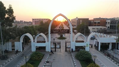 مكتب التنسيق بجامعة المنيا يستقبل طلاب المرحلة الأولي