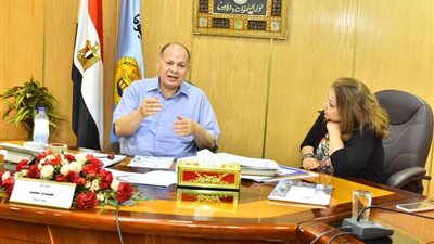 سعد يناقش مشروعات رصف الطرق بمراكز وقرى أسيوط