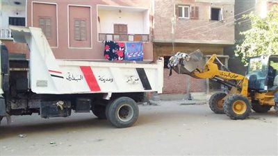 استمرار حملات التنظيف وتسوية الطرق بمراكز أسيوط