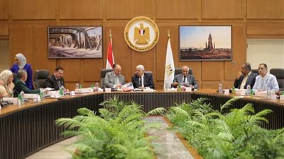 لبحث تطوير الطريق الدائري.. عاشور يجتمع بمحافظي القاهرة والجيزة 
