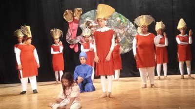 الألوان العجيبة.. عرض مسرحي لأطفال بهتيم يناقش نبذ العنف والتفرقة بين البشر