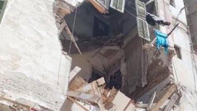 انهيار جزئي لعقار خطير في الإسكندرية والنيابة الإدارية تحقق