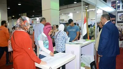 جناح جامعة أسيوط في معرض أخبار اليوم التعليمي يشهد إقبالا كبيرا