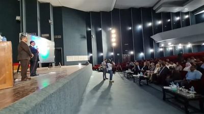 تنظيم جلسات التشاور المجتمعى بشأن توصيل الغاز الطبيعى بمراكز أسيوط 