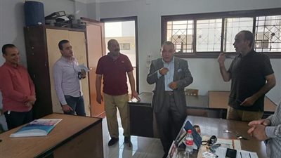 جاد يتابع سير العمل داخل ديوان عام مديرية الشباب والرياضة بأسيوط