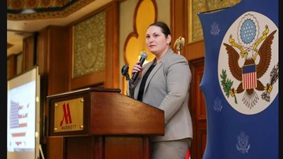 السفارة الأمريكية بالقاهرة تعقد مؤتمرا يجمع ٤٠٠ معلم لغة إنجليزية للنهوض بالمجتمعات التعليمية في مصر