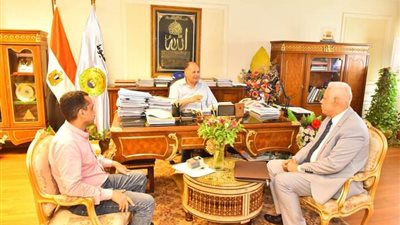 محافظ أسيوط يلتقي وكيل وزارة العمل لبحث الخطة الموضوعة وماسيتم تنفيذه خلال الفترة المقبلة 