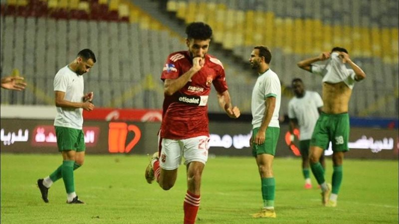 الأهلي يصعد لنصف