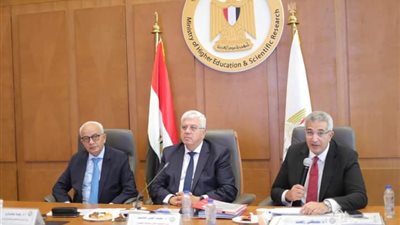 عاشور يترأس الاجتماع الدوري للمجلس الأعلى للجامعات بمقر وزارة التعليم العالي