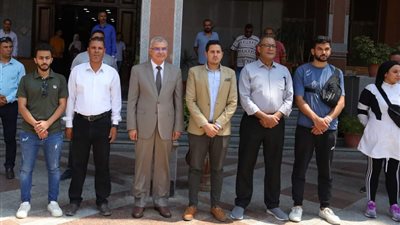 رئيس جامعة الزقازيق يستقبل شعلة وعلم أسبوع شباب الجامعات الثالث عشر تحت شعار 