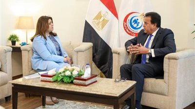وزيرا الصحة والهجرة يبحثان آليات تنفيذ مطالب الأطباء المصريين بالخارج