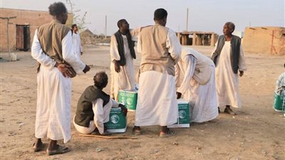 مركز الملك سلمان للإغاثة يوزع أطنان من السلال الغذائية في ولاية الخرطوم بالسودان