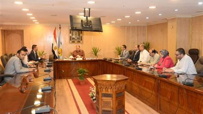 محافظ أسيوط يلتقى أعضاء المبادرة الوطنية لتطوير الصناعة المصرية «إبدأ» 