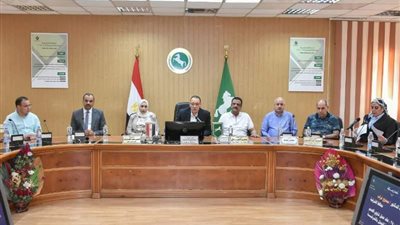 محافظ الشرقية يسلم 35 عقد عمل لذوي القدرات والهمم بالقطاع الخاص