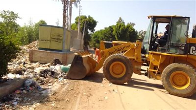 رفع 450 طن مخلفات وتسوية وتمهيد طرق خلال حملات نظافة ببعض مراكز محافظة أسيوط 