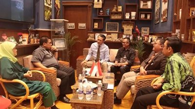 بالصور ...سفير اندونيسيا بمصر  يلتقى مع  نائب رئيس الهيئة الوطنية للسكان وتنظيم الأسرة  الاندونيسي 