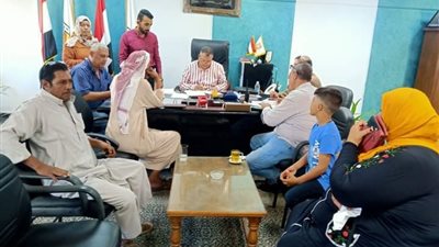 لبحث مطالبهم.. رئيس مجلس مدينة طور سيناء يواصل لقاءاته بالمواطنين
