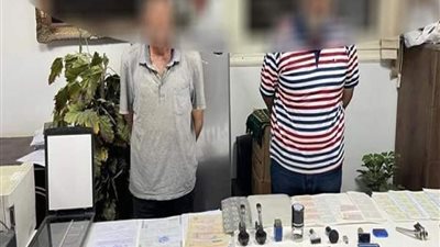 ضبط عاطلان بتزوير توكيلات المحررات الرسمية الخاصة بوحدات المرور بالإسكندرية 