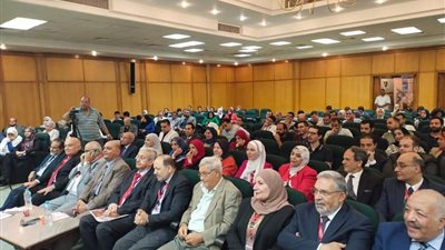 نائب رئيس جامعة الزقازيق يفتتح المؤتمر  السابع لقسم المتوطنة والجهاز الهضمي 