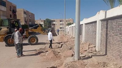 رئيس مدينة طور سيناء يتابع المرور على قطاعات المدينة