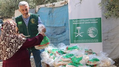 مركز الملك سلمان للإغاثة يوزع 500.000 ربطة خبز يومياً خلال أسبوع للأسر اللاجئة في شمال لبنان