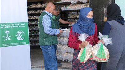مركز الملك سلمان للإغاثة يوزع 500.000 ربطة خبز يومياً خلال أسبوع للأسر اللاجئة في شمال لبنان