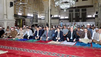 محافظ الشرقية يشهد إحتفالية مديرية الأوقاف بذكرى المولد النبوي الشريف بمسجد الفتح بمدينةم الزقازيق