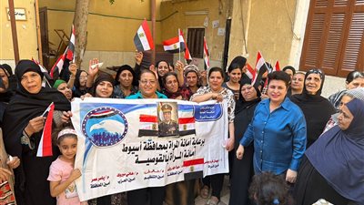 توافد أعضاء حزب مستقبل وطن بأسيوط على الشهر العقاري لتحرير توكيلات تأييد السيسي 
