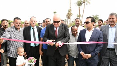 علي مساحة فدان ..  محافظ قنا يفتتح حديقه نجع حمادي العامه