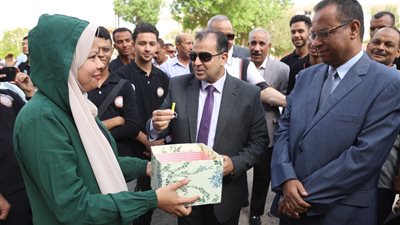 رئيس جامعة جنوب الوادى يشهد معسكر استقبال الطلاب الجدد بكلية الحقوق 