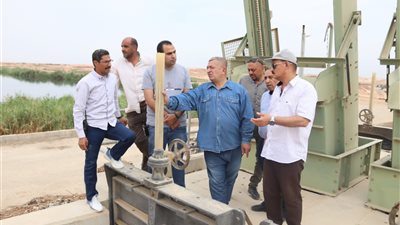 الشرقاوى يقوم بجولة تفقدية بمحطة معالجة الصرف الصحي بالقوصية 