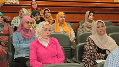 كلية التجارة بجامعة أسيوط تنظم ورشة عمل حول التحول الرقمى  للعاملين بإداراتها المختلفة 