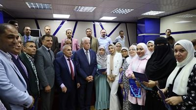 فودة يكرم 34 من المتميزين بالمديرية المالية والحسابات بالديوان العام