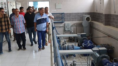 الشرقاوي يتفقد التشغيل التجريبي لمحطة مياه الهلالي بحى شرق أسيوط 