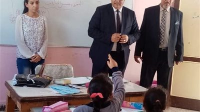 وكيل الوزارة يتابع جولاته التفقديه  بمدرسة الشهيد سيد زكريا خليل الابتدائية برأس