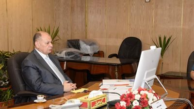 محافظ أسيوط يشارك في اجتماع المحافظين عبر الفيديو كونفرانس 