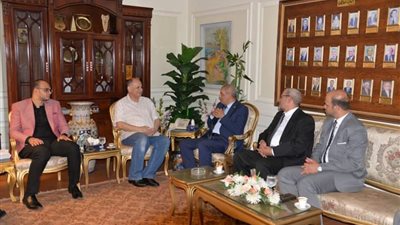 محافظ أسيوط يلتقي نائب رئيس المنظمة العالمية لخريجى الأزهر 