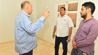 سعد يتفقد أعمال إنشاء 9 عمارات سكنية البيت بقرية المطمر بساحل سليم
