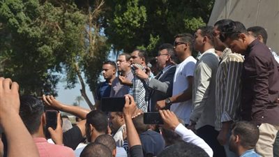 جامعة الأزهر بأسيوط تنظم وقفة تضامنية مع الشعب الفلسطينى