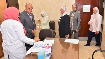 المنشاوي يشيد بأعمال حملة الكشف المبكر عن سرطان الثدي بجامعة أسيوط 