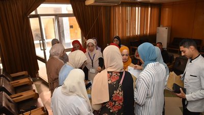 إقبال كثيف على حملة الكشف المبكر عن سرطان الثدي بجامعة أسيوط